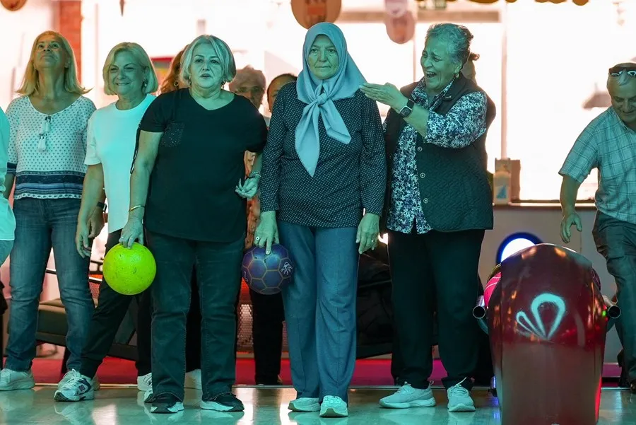 Maltepe Belediyesinden Yaşlılara Sürpriz Kutlama