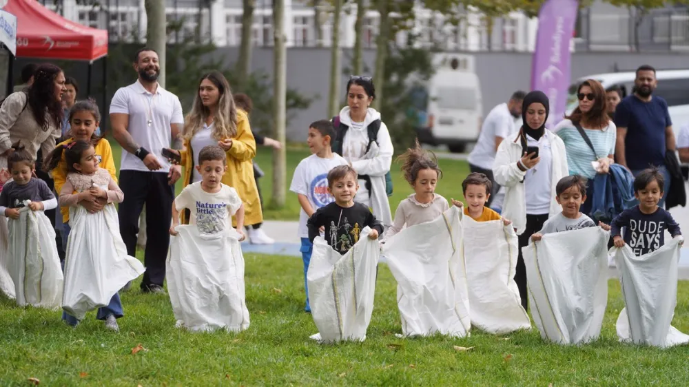 Yaşam Boyu Kardeşlik İçin Benimle Oynarmisin