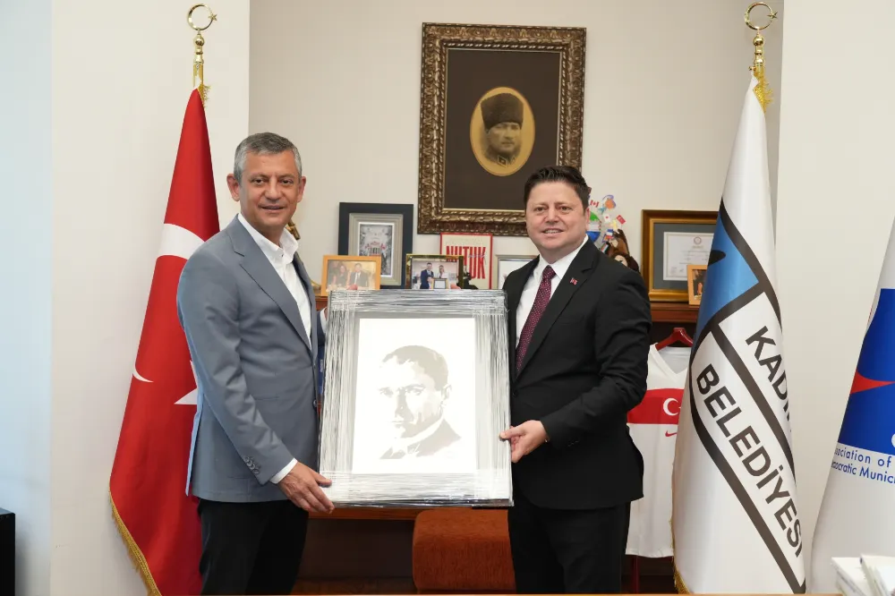Özgür Özel Kadiköyde