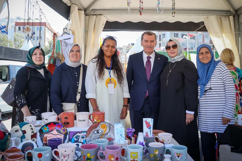 Zeytinburnunda Binlerce El Emeği Görücüye Çıktı