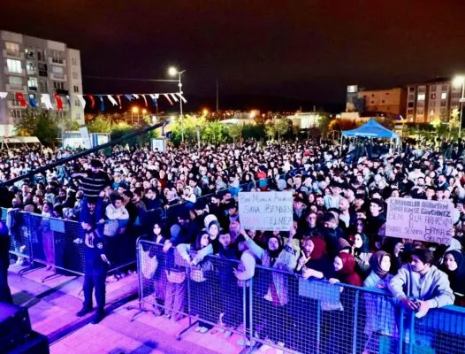 Sultanbeylide Kültür Sanat Etkinliği Kapsamında Emre Fel Konseri